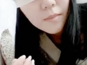 この男は女の子を穴の中で狂わせ、彼女を固 ...