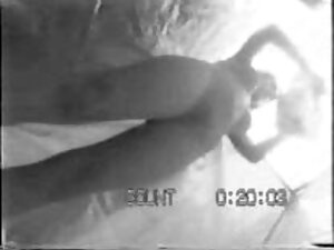 この夫婦は友人をグループセックスに招待し ...