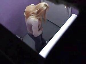ファイン姦通は二つの鋭い銃剣によって処罰 ...