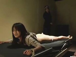 母親は、クソ顎と口の中に降ろされました。 ...