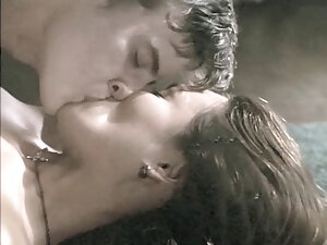 若い雌犬は興味深い男と犯される。 女性  ...