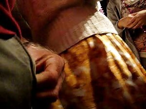 ストリップダンサーの前に民間の舞踊です。 ...