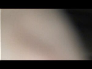 興味深いボールの若いロシアのカップル 小 ...
