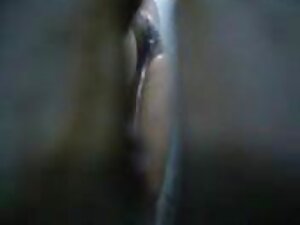 女の子はslutのように犯される金型を持 ...